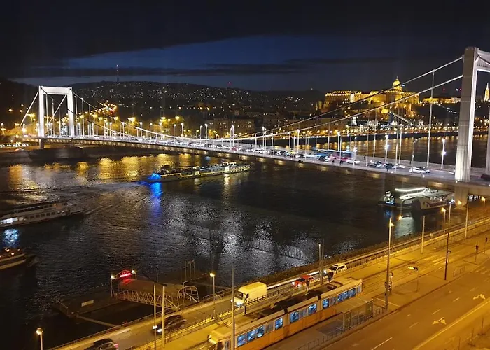 Danube View Apartament *